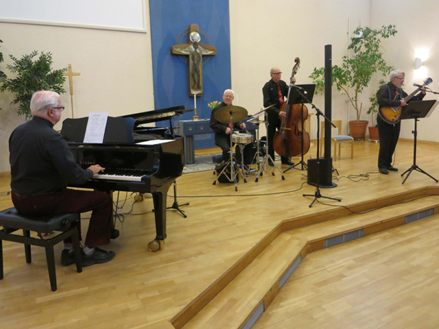 Kvartetten PATINA: Torgny Stigbrand piano, Sten Öberg trummor, Torbjörn Ackelind bas samt Anders Perstrand gitarr och sång. Foto Dag Magnusson 
